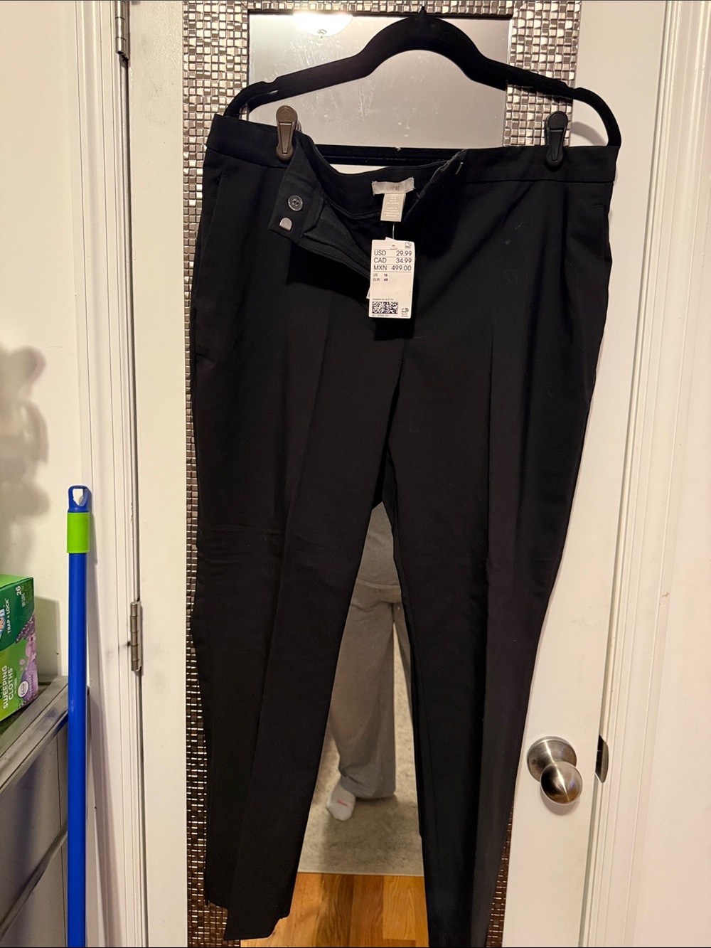 H&M Black Women’s pleated Dress Pants - Sleek Straight Trousers